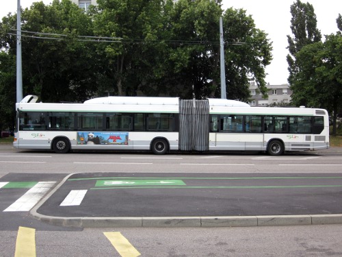 Réseau urbain Heuliez Bus GX417 GNV : 5882 YE 54